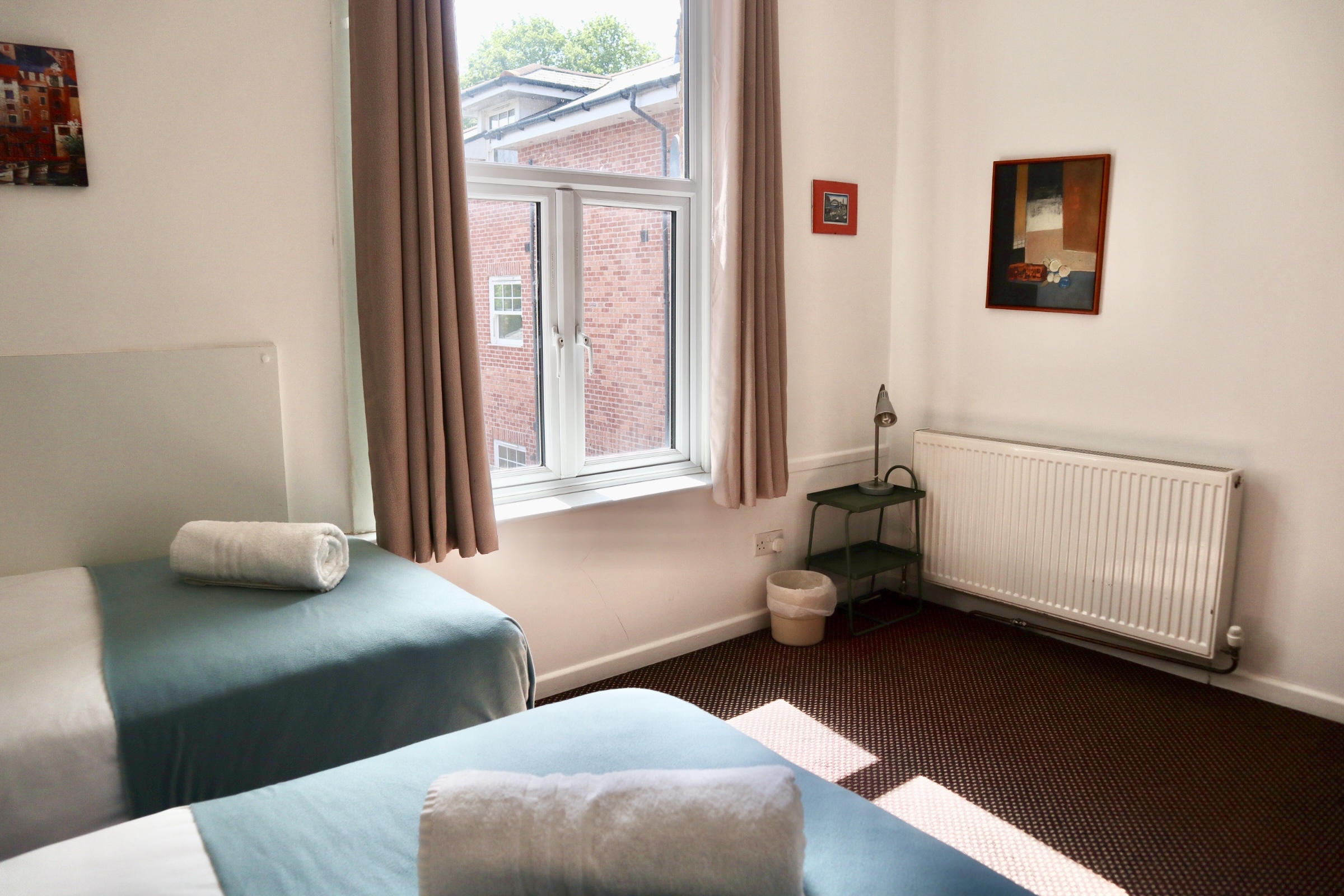 Twin Ensuite Room thumbnail 3